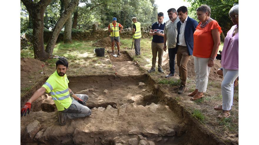 Una excavación arqueológica saca a la luz un monasterio medieval en Castro Caldelas