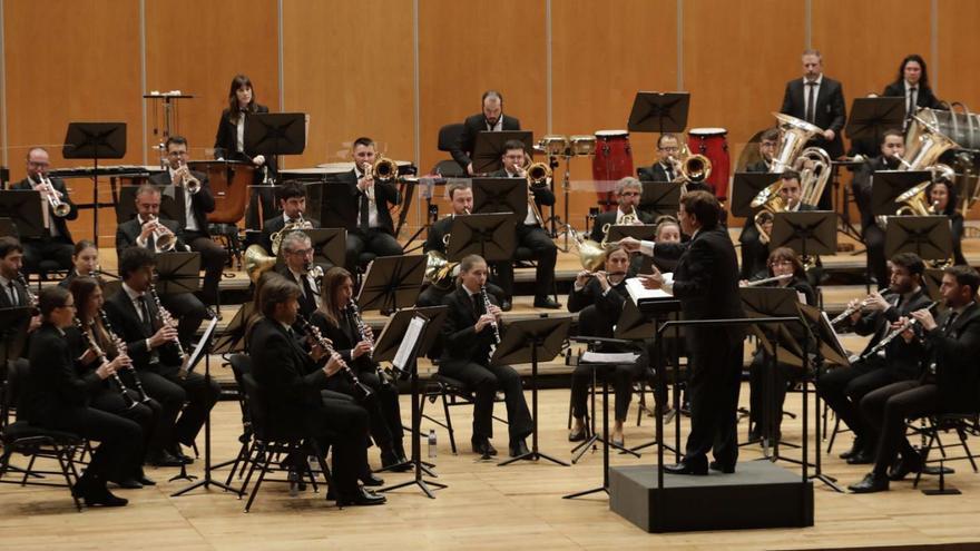 La banda &quot;Ciudad de Oviedo&quot; cumple con su segunda cita otoñal