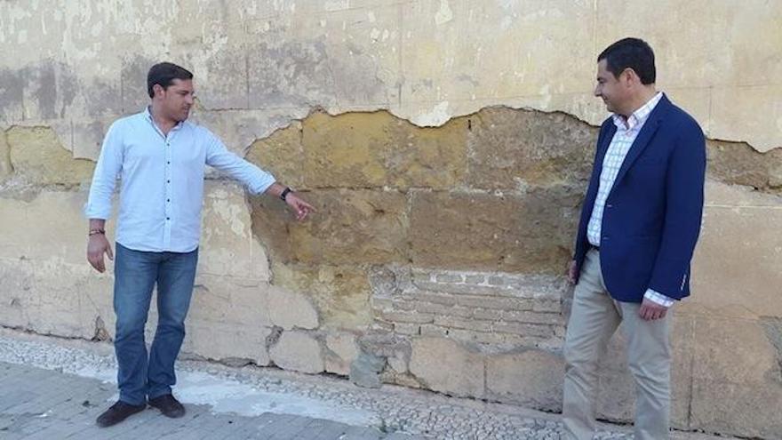 El portavoz del Partido Popular en el Ayuntamiento de Campillos, Luis Parejo, y el presidente del PP andaluz, Juanma Moreno.