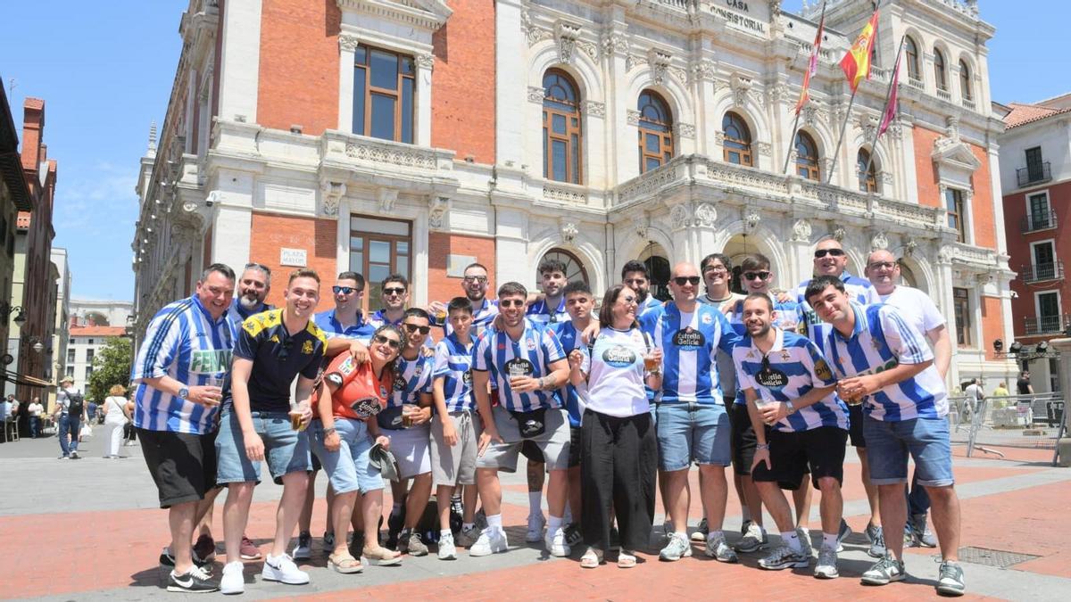 Los primeros aficionados del Deportivo llegan a Valladolid: "Somos 45, hemos hecho un esfuerzo titánico para conseguir entrada todos"