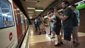 Viaje de jubilación del último tren de la serie 2000 que circulaba por la L3 del metro de Barcelona