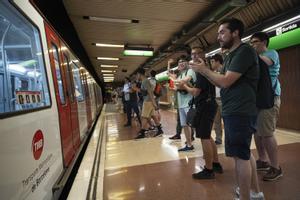 Viaje de jubilación del último tren de la serie 2000 que circulaba por la L3 del metro de Barcelona