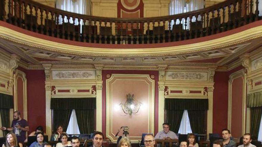 Pumar, Toca y Vázquez, con algunos de los participantes. // Jesús Regal