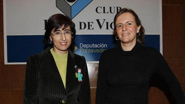 Marta Espar (d.) fue presentada por la matrona María Dolores Fernández.  // Ricardo Grobas