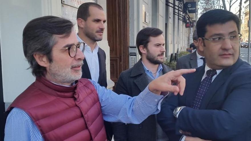 Carlos González y Jesús León, el día de la venta del Córdoba CF, en Madrid.