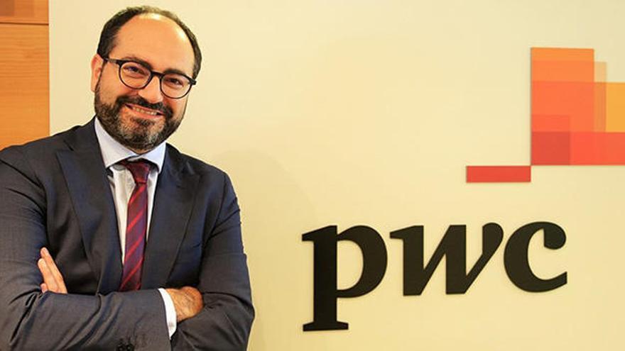 Manuel Esclapez, en el despacho de la firma de abogados PwC.