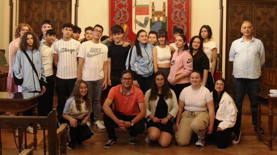 Estudiantes de ESO del colegio Medalla Milagrosa visitan el Ayuntamiento de Zamora