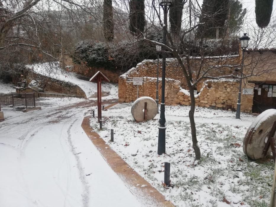 La nieve cubre Los Serranos y el Rincón de Ademuz