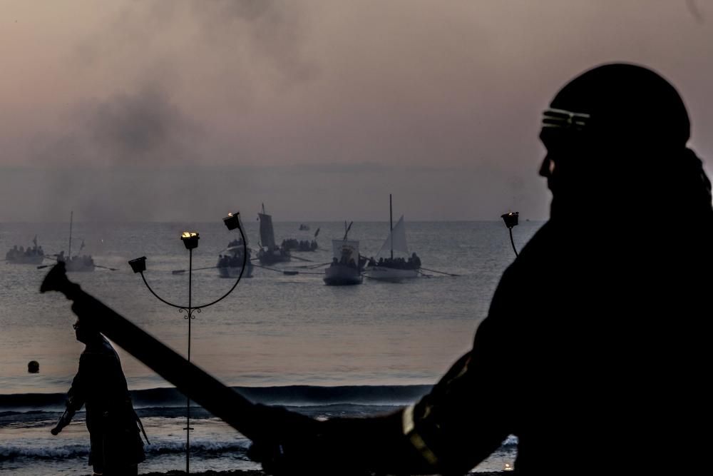 El Desembarco al amanecer da inicio a los Moros y Cristianos de El Campello