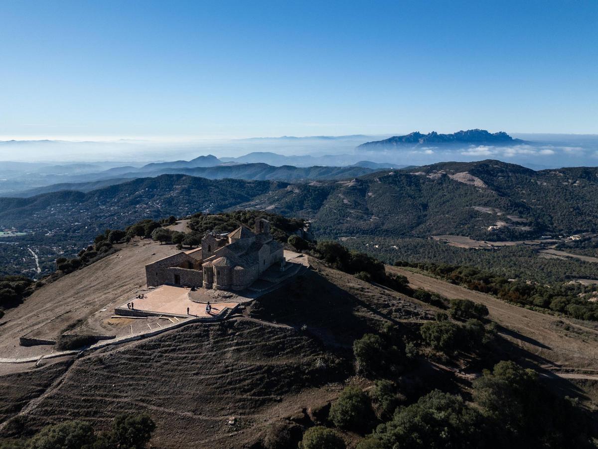 El paisaje de la famosa montaña de La Mola, que tiene un cierre anunciado