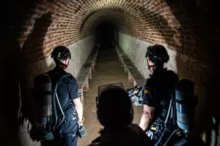 Barcelona subterránea: patrullando con la Unitat de Subsòl dels Mossos d’Esquadra entre los restos de la Guerra Civil