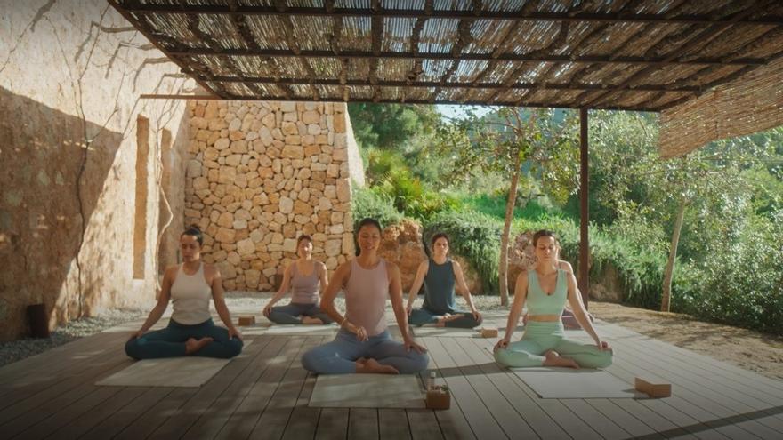 Mallorca protagoniza el documental de moda entre los aficionados al yoga