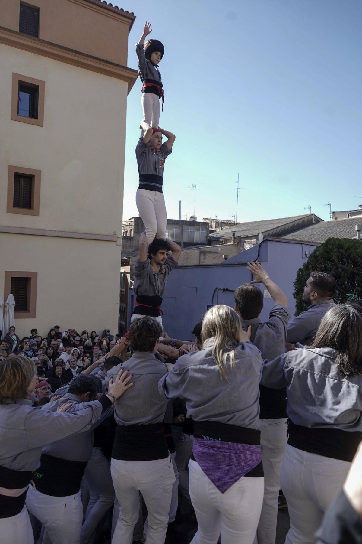 La pujada i baixada del pilar de quatre dels Tirallongues a Manresa