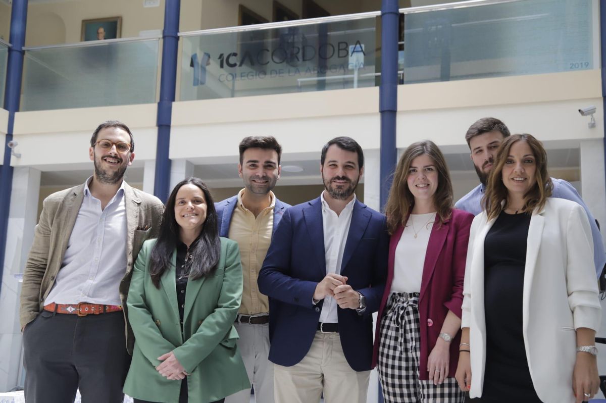 Nueva junta directiva de la Agrupación de Jóvenes Abogados de Córdoba.