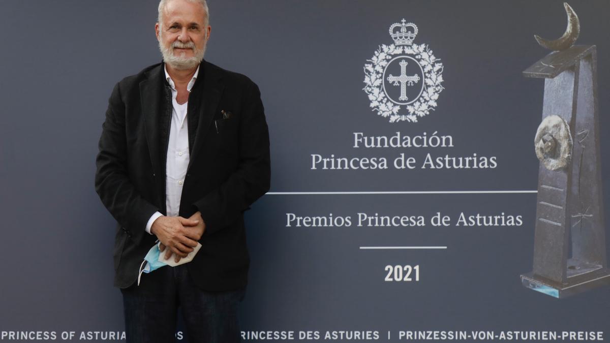 Nuevos premiados llegan a Asturias: en familia, entre aplausos y encantados con las gaitas