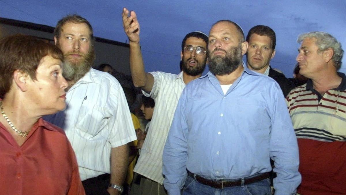 Effi Eitam, con camisa azul, en una imagen de archivo.