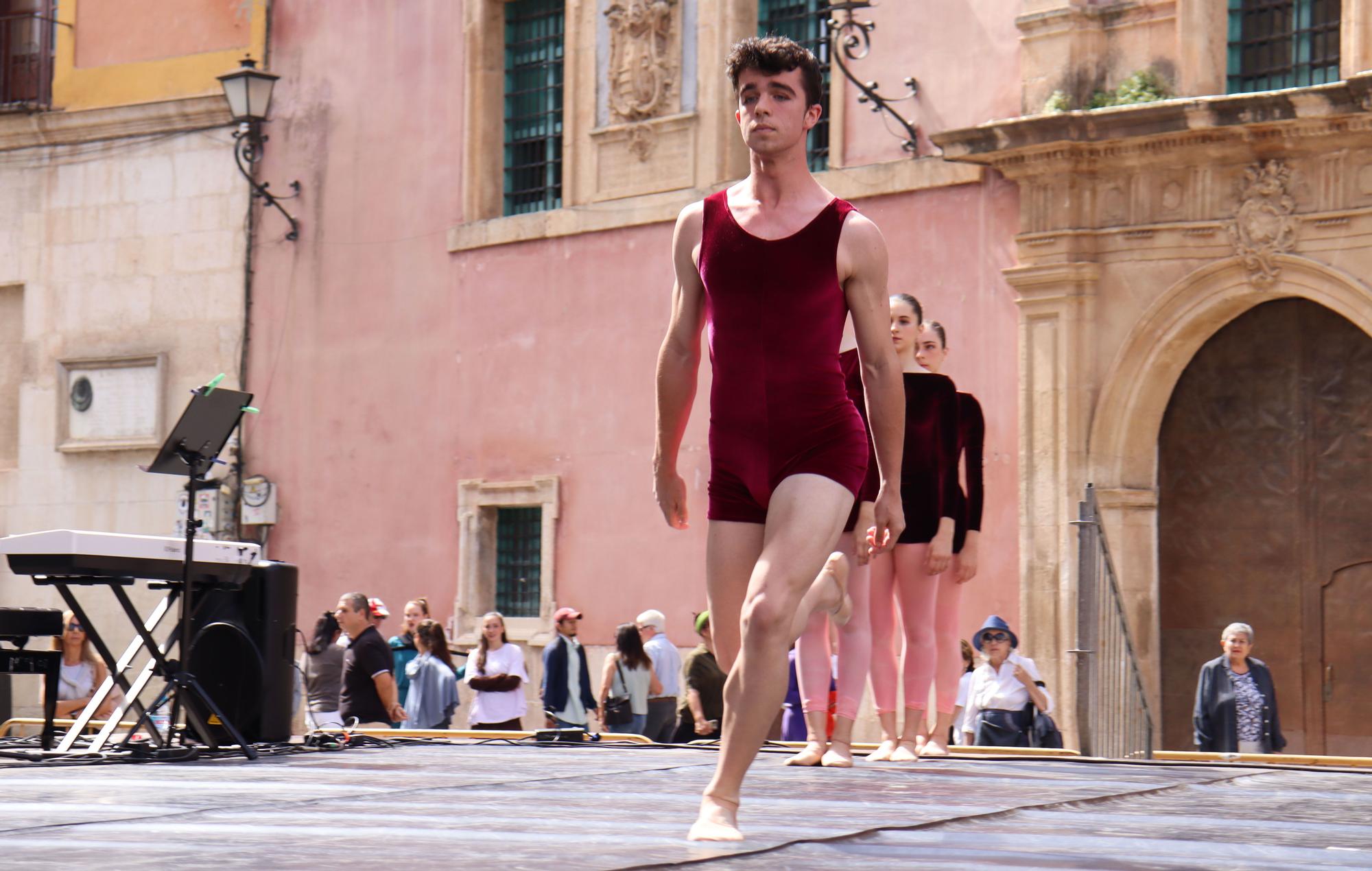 Exhibición de danza en la plaza Belluga de Murcia