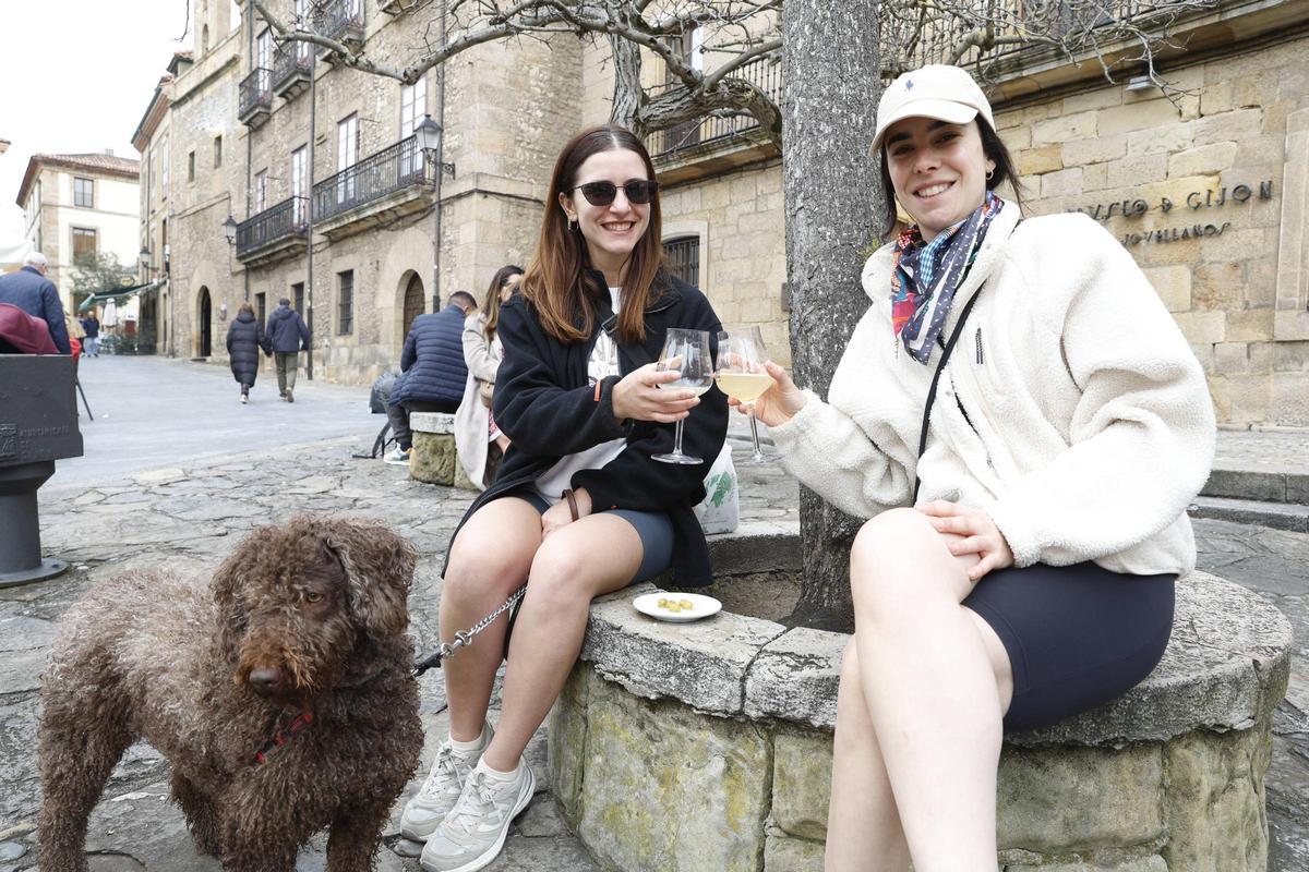 Semana Santa con "sabor a verano" en Gijón: en imágenes Semana Santa con "sabor a verano" en Gijón: en imágenes
