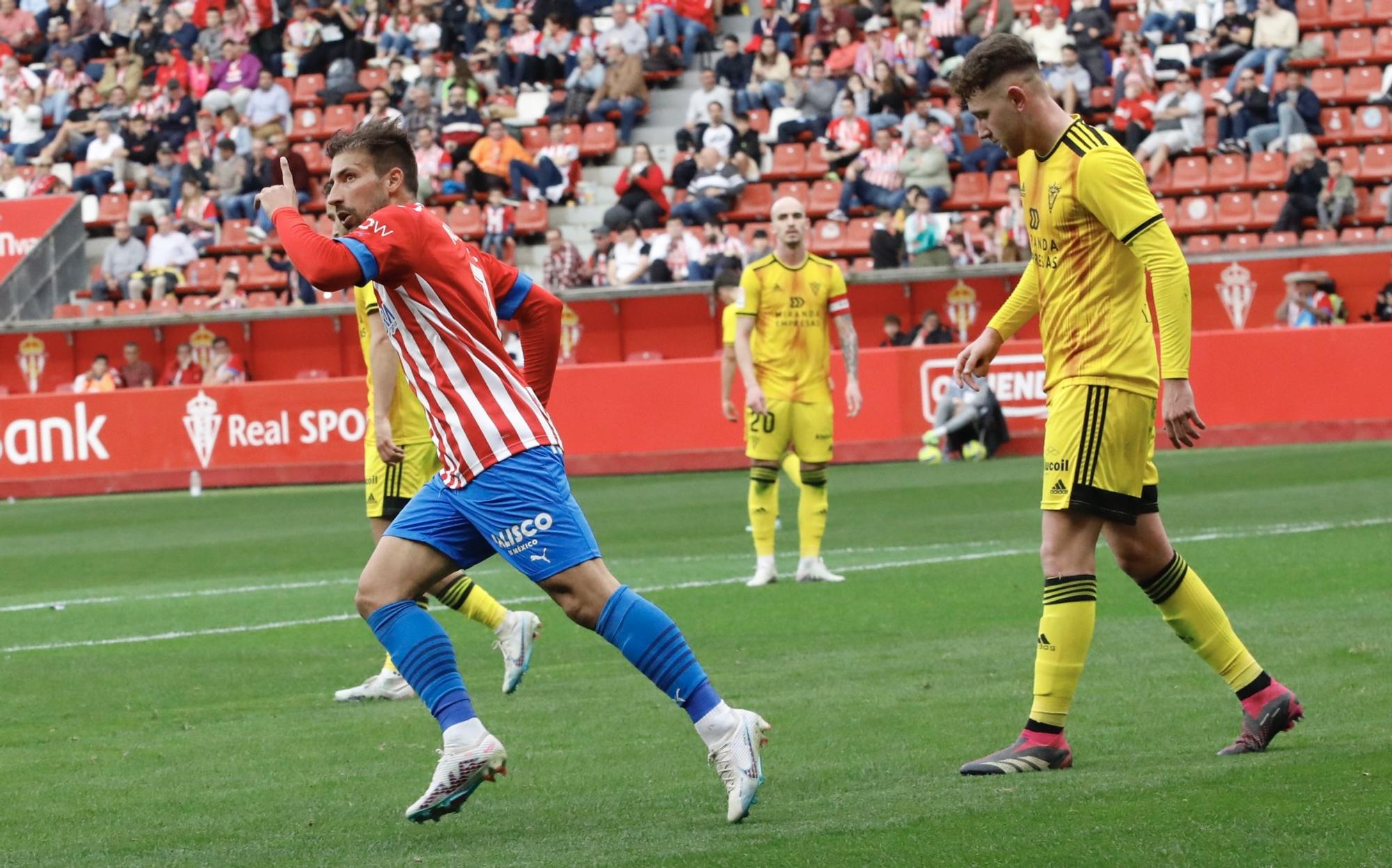 En imágenes: Así fue el partido entre Sporting y Mirandés en El Molinón