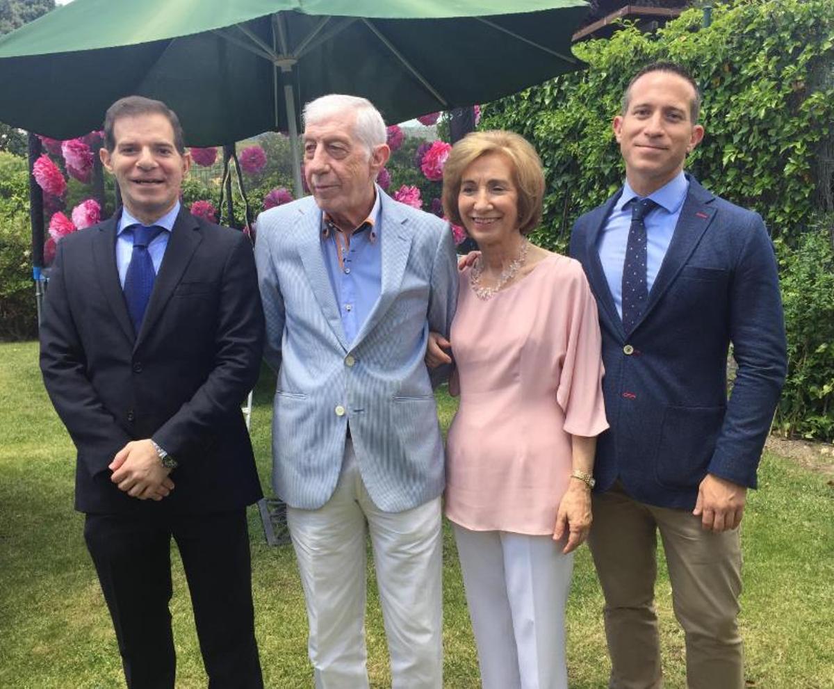 Con su mujer Teresa y sus hijos.