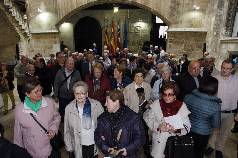 Vecinos de Morella, de visita en el Palau de la Generalitat