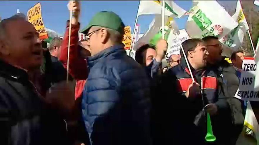 Los agricultores madrileños afean a VOX que intente ganar protagonismo acudiendo a su protesta