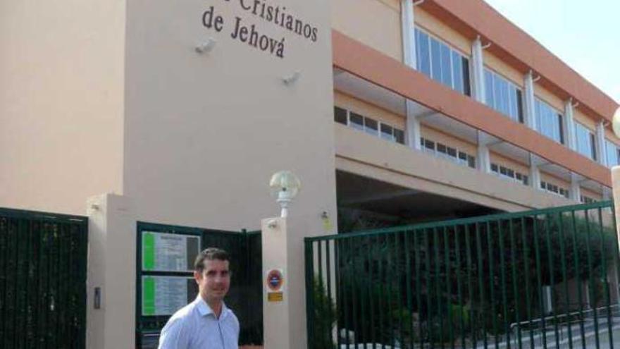 Alberto Bereciartúa, ayer junto al actual edificio .