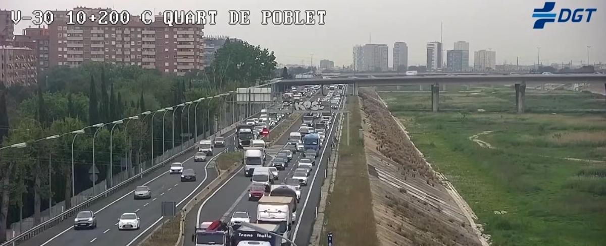 Estado del tráfico en los accesos a Valencia, en la V-30.