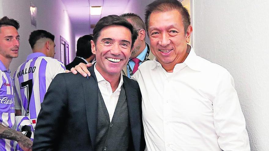 Marcelino García y Peter Lim, antes del Valladolid-Valencia que supuso la última clasificación &quot;che&quot; para la Liga de Campeones.