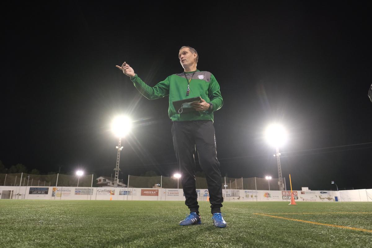 Víctor Sanz durante un entrenamiento reciente del Crevillente Deportivo