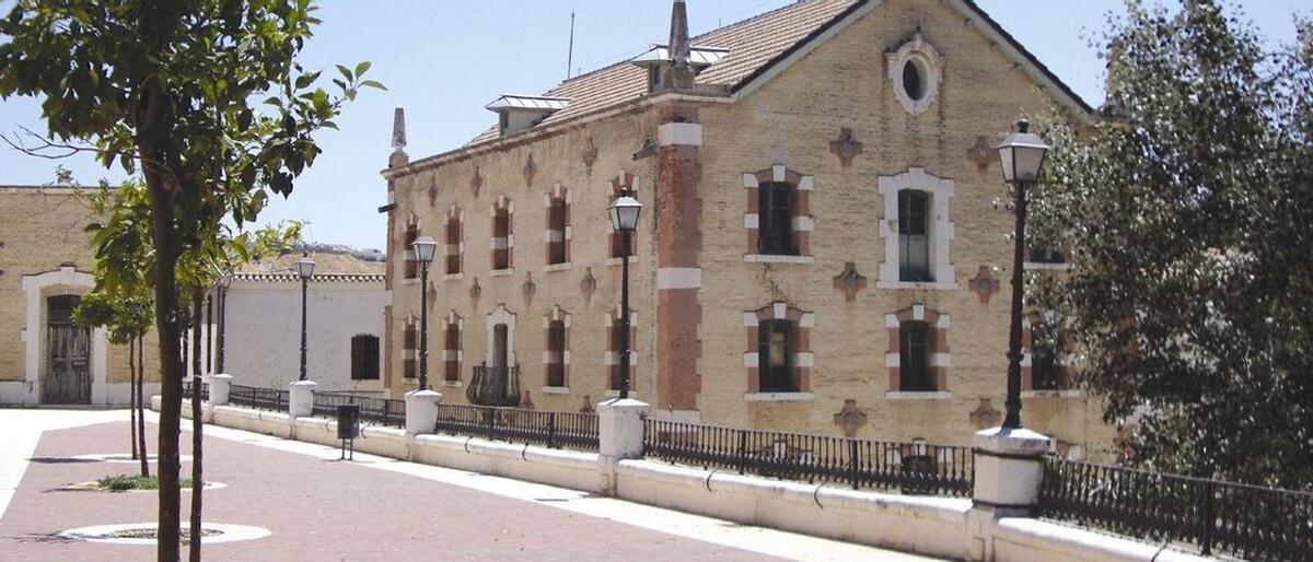 Edificio de La Alianza en Puente Genil.