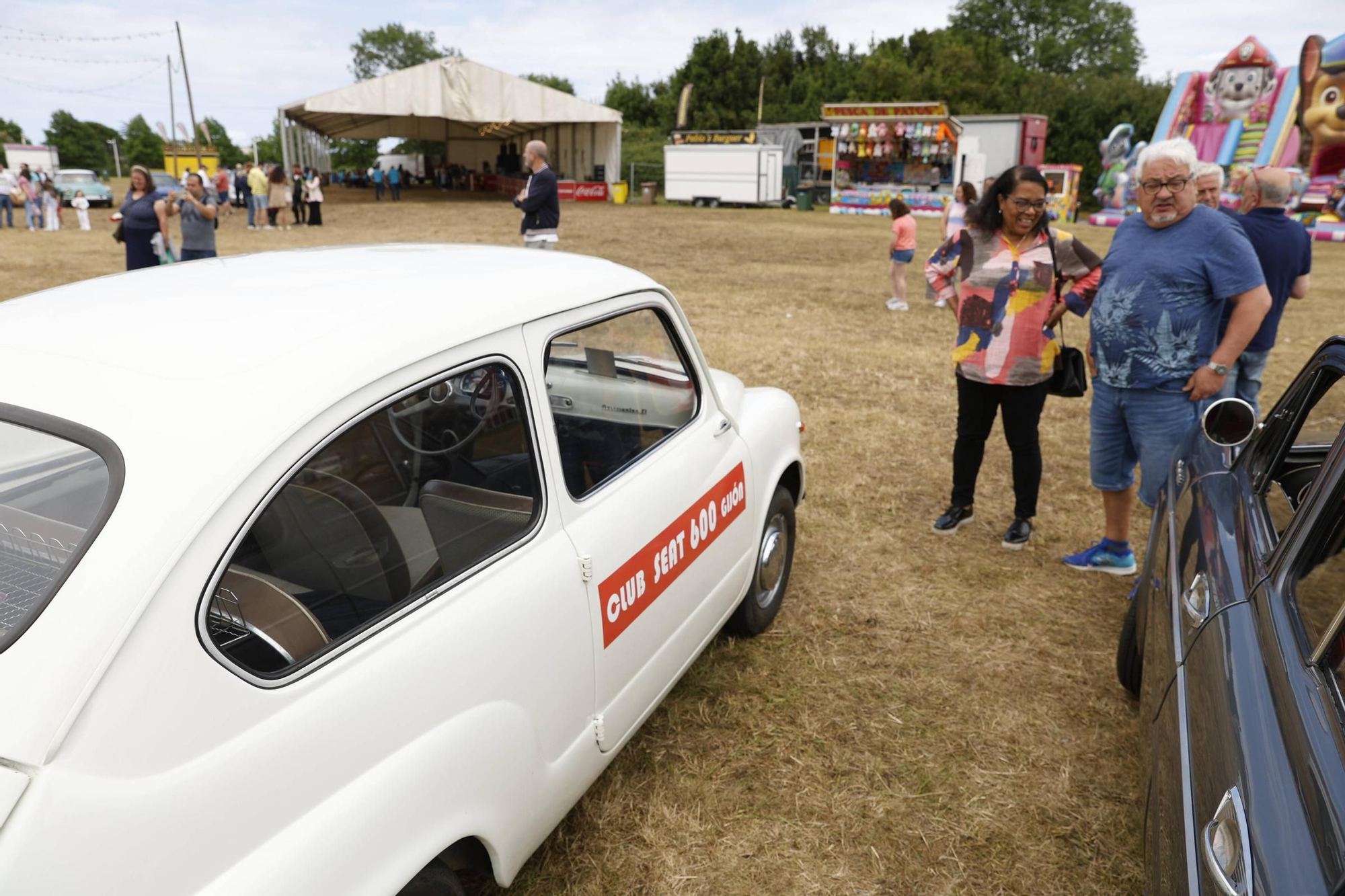 La exposición de coches clásicos en Cabueñes, en imágenes
