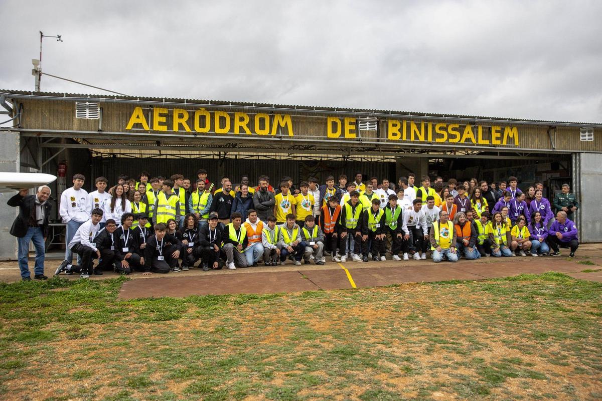 Alumnos de dieciséis institutos de Baleares lanzan sus satélites al cielo en el Desafío CanSat 2025