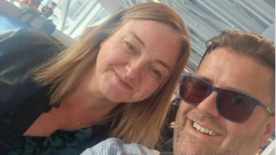 Una pareja de &quot;cuarentañeros&quot; vuela a Ibiza y pasa la noche de fiesta para no pagar hotel
