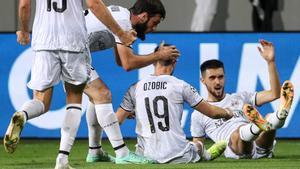 Futbolistas del Qarabag celebrando un gol