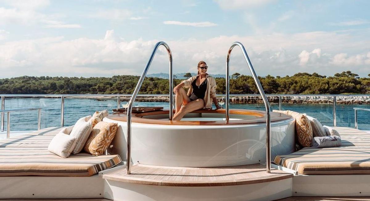 Las fotos del superyate de lujo 'Loon' que se puede ver en Ibiza, propiedad de este multimillonario estadounidense