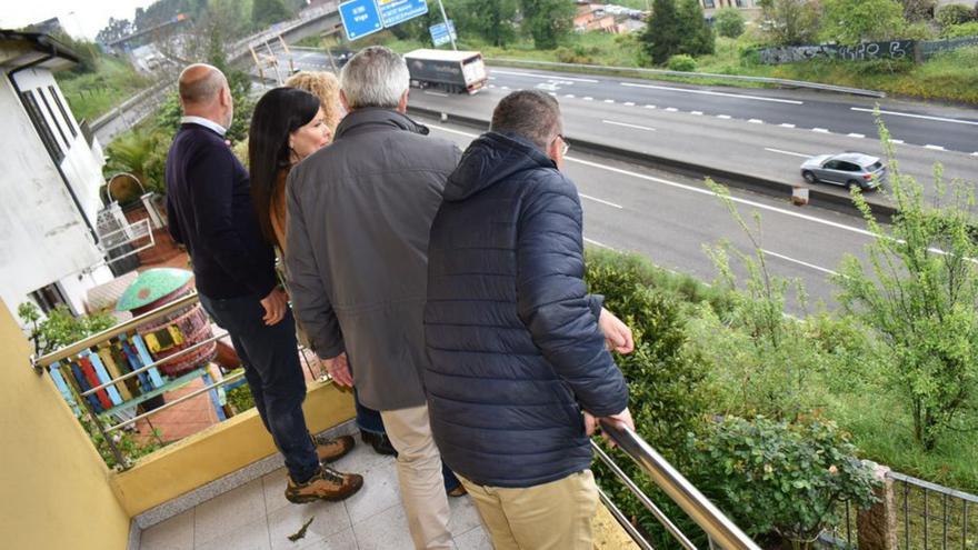 Mos reclama la reposición de un muro que el sábado cayó sobre la A-55