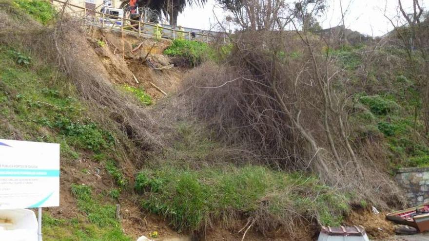 Imagen del derrumbe en el talud del puerto de Santa Cruz, el pasado viernes.