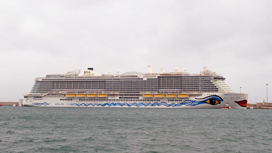 Los cruceros AIDAnova y MSC Seaview visitan por primera vez Palma