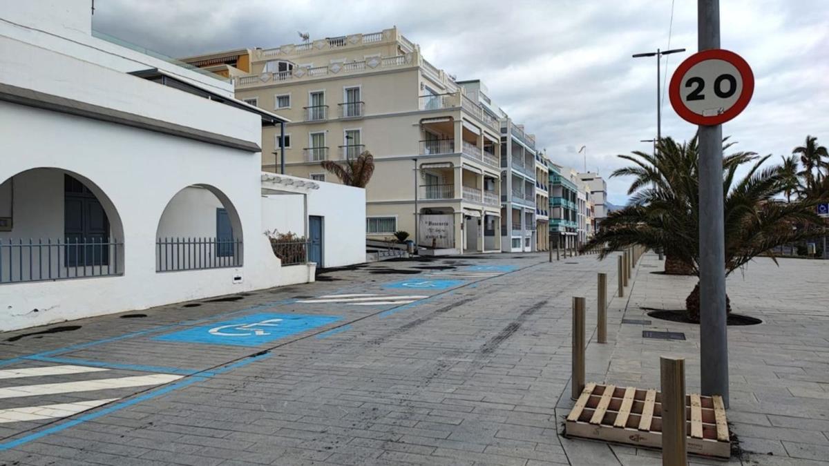 Avenida turística de Puerto Naos.