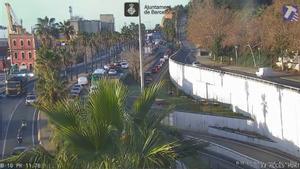 Retenciones en la Ronda Litoral de Barcelona, a la altura de MOntjuïc en sentido Llobregat