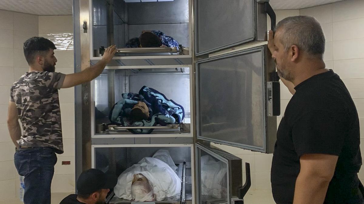 Morgue del hospital Ibn de Yenín, en Cisjordania, tras la ofensiva israelí del 3 de julio de 2023.