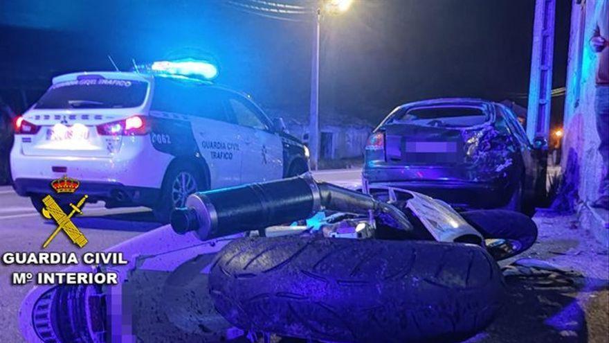 Muere en Meaño un motorista después de colisionar contra una casa y un coche