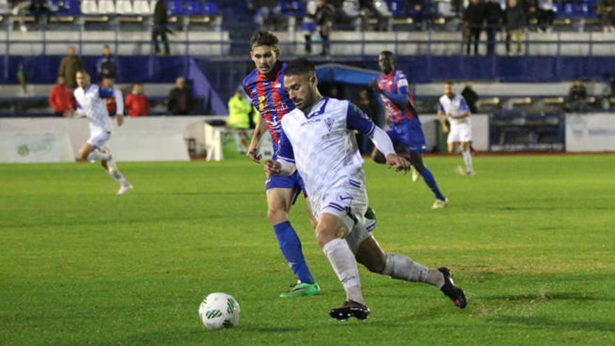 Los costasoleños celebran el tempranero gol de Niko Delmonte.