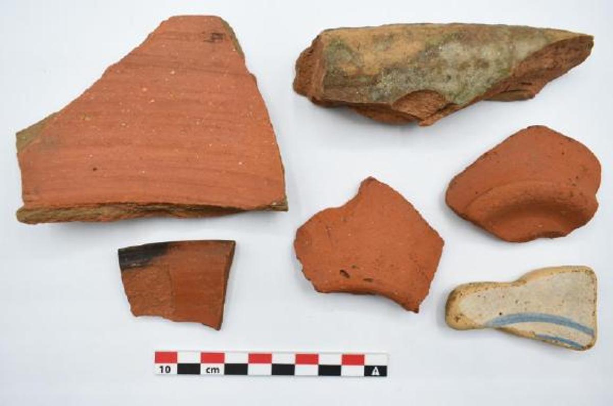 Restos cerámicos hallados en las excavaciones.