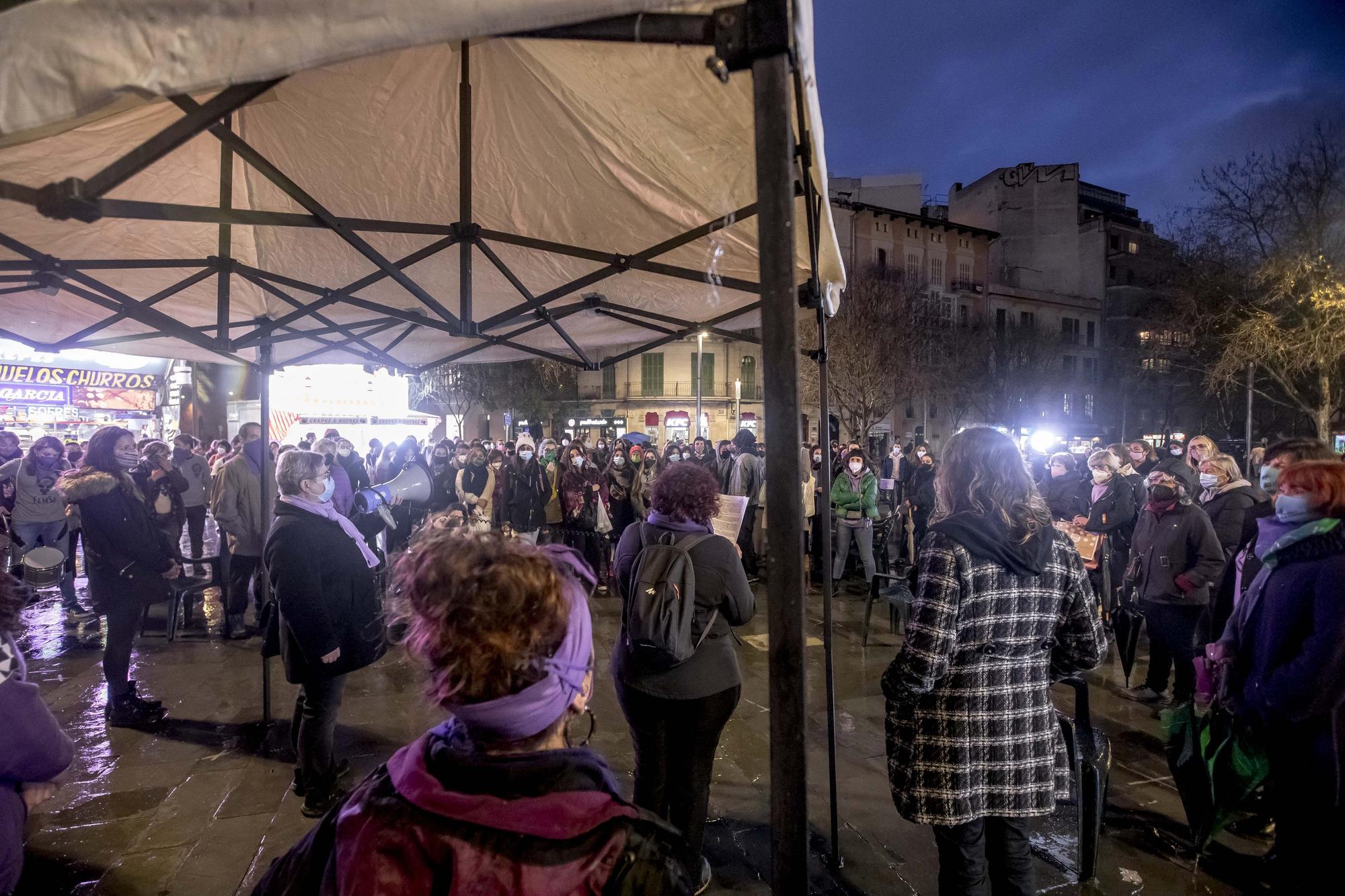 El Movimiento Feminista de Mallorca pide acabar con la brecha salarial y erradicar "la feminización de la pobreza"