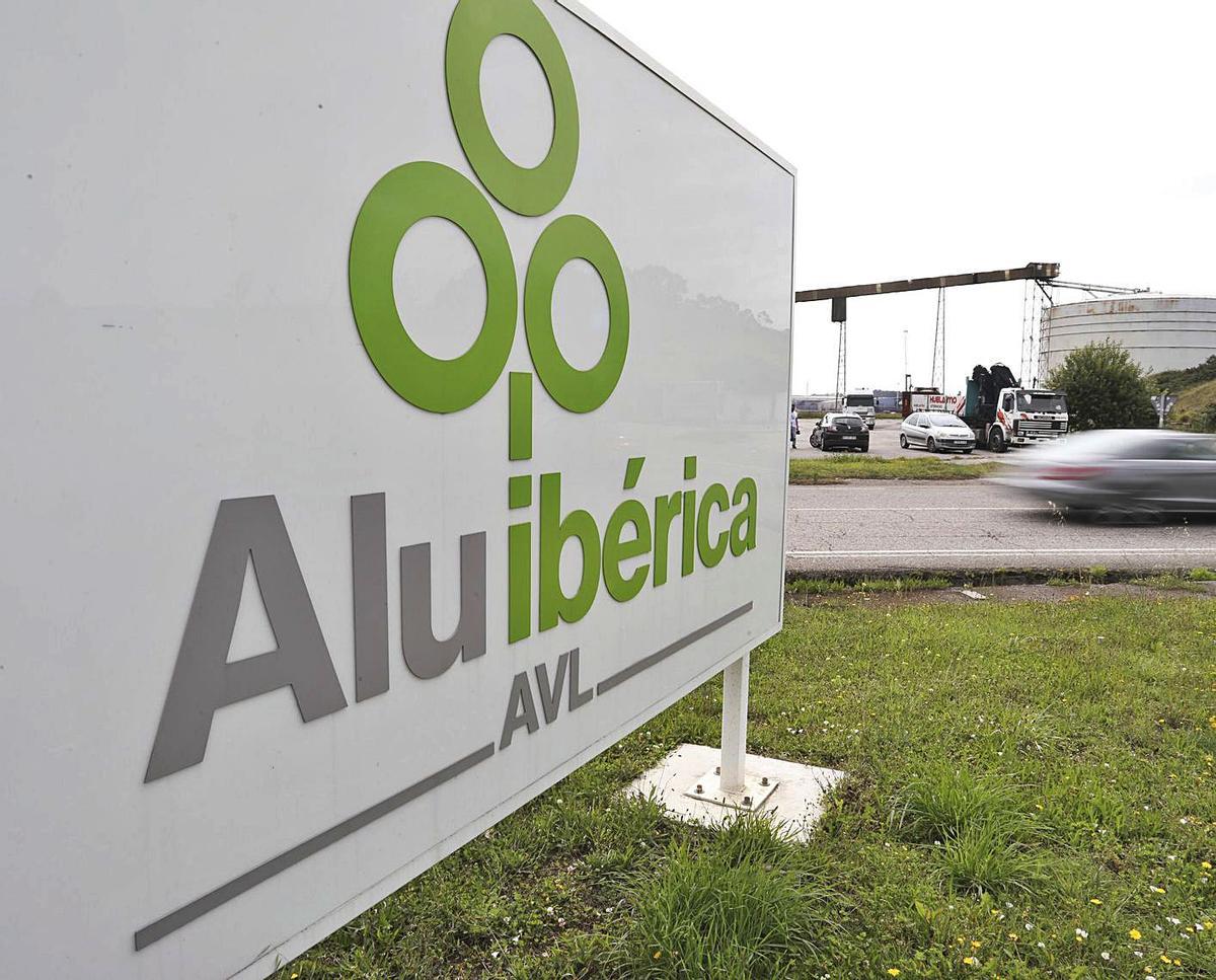 El cartel de Alu Ibérica, en San Balandrán.