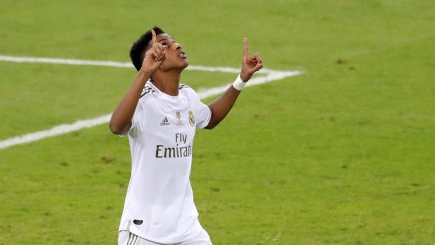 Rodrygo celebra el penalti marcado durante la final de la Supercopa.