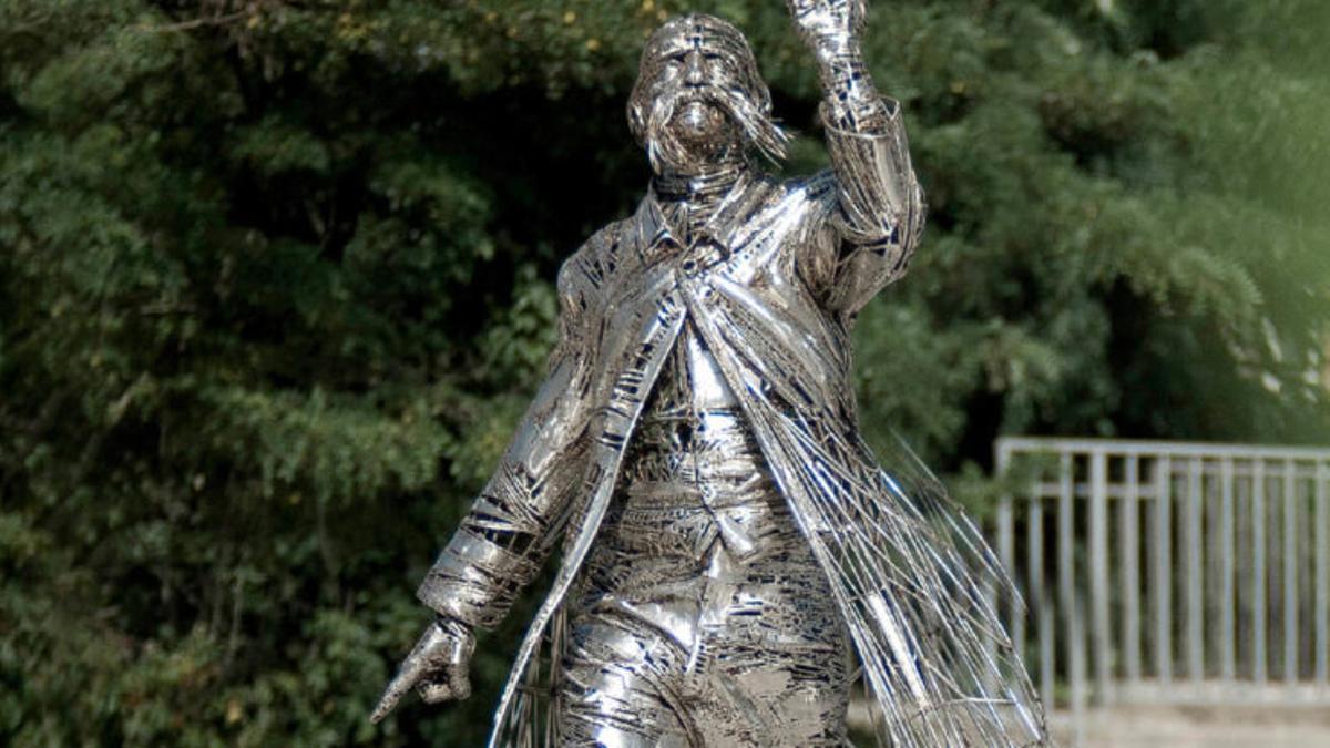 Escultura dedicada a Ildefons Cerdà, obra de Jordi Díez, en Centelles, su pueblo natal.