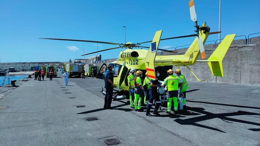 Un helicóptero evacua a un niño de 12 años que se cayó por unas escaleras en Arguineguín